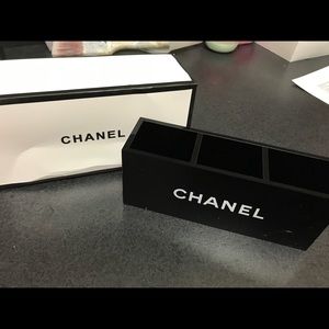 Chanel brush holder 3 compartments